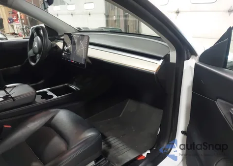 2021 Tesla Model Y Long Range Dual Motor All-Wheel Drive z USA, uszkodzony, nr VIN 5YJYGDEE5MF191321